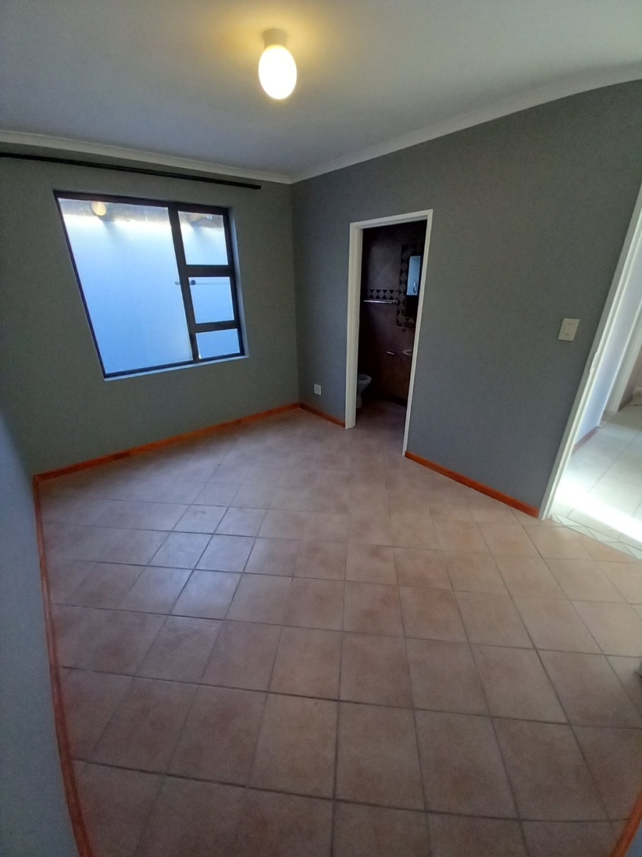 To Let 3 Bedroom Property for Rent in Elsies River Western Cape